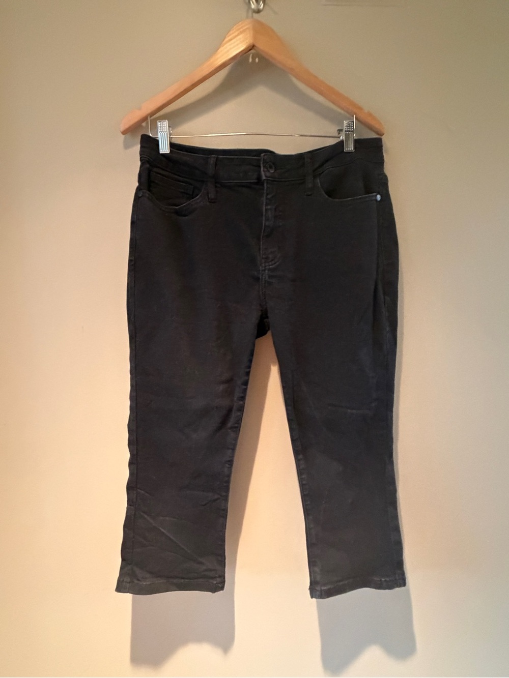 Judy Blue Black Stretch Distressed Capri Jeans size 13/31